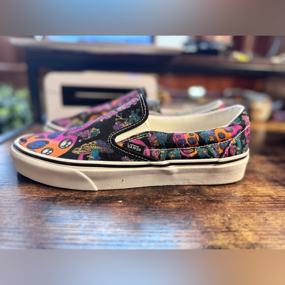 NWOB Vans Classic Slip-On Grateful Dead Style Mushroom Skull Sneakers Size 9.5 - Picture 4 of 10